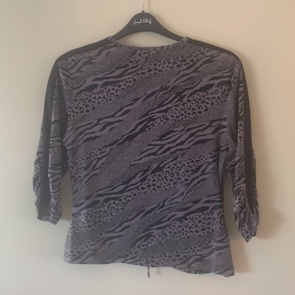 Animal print 3/4 sleeve zipper closure top - Picture 2 of 4